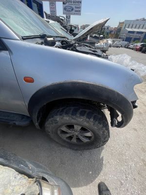 Mitsubishi l200 cr07-15 model sağ ön çamurluk orijinal çıkma